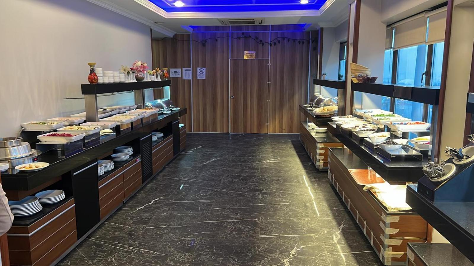 The City Hotel — Photos 1